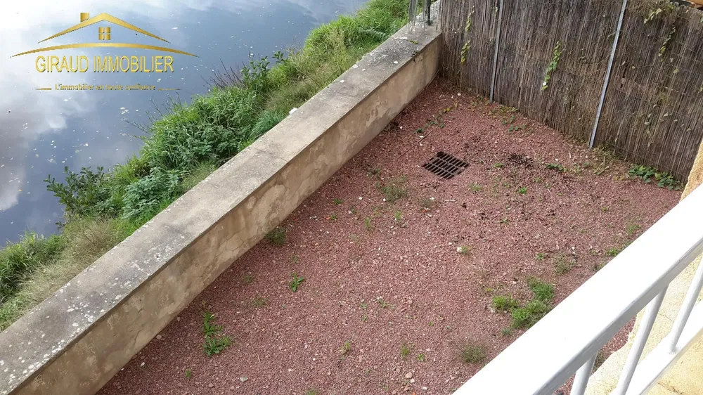 Cuisine; électroménager, parquet, lumière naturelle, style moderne