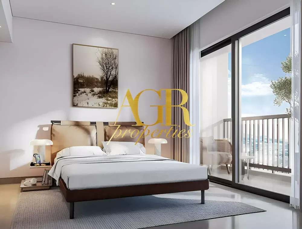 Kuchyně; kuchyňské spotřebiče, dřevěná podlaha, přirozené světlo, moderní styl