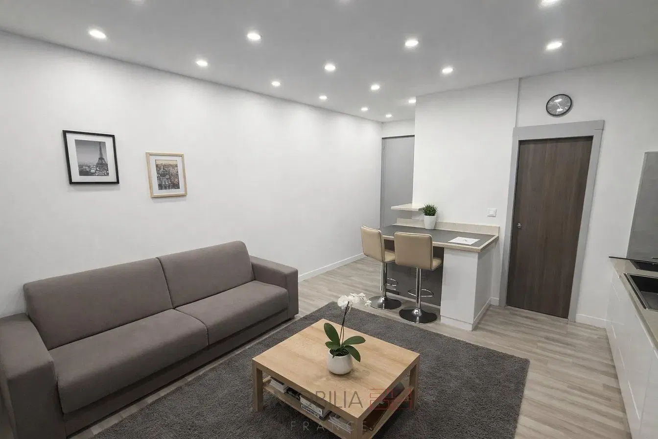 Cuisine; électroménager, parquet, lumière naturelle, style moderne