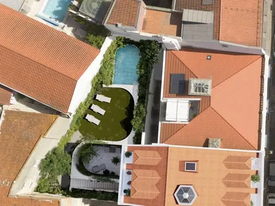 Cuisine; électroménager, parquet, lumière naturelle, style moderne