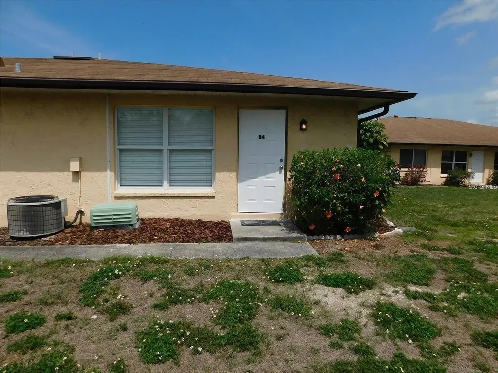 Cuisine; électroménager, parquet, lumière naturelle, style moderne