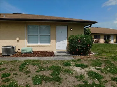 Cuisine; électroménager, parquet, lumière naturelle, style moderne