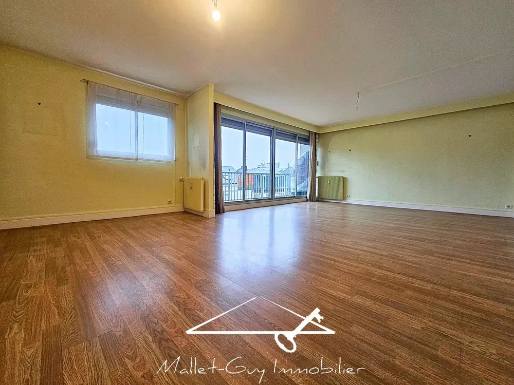 Cuisine; électroménager, parquet, lumière naturelle, style moderne