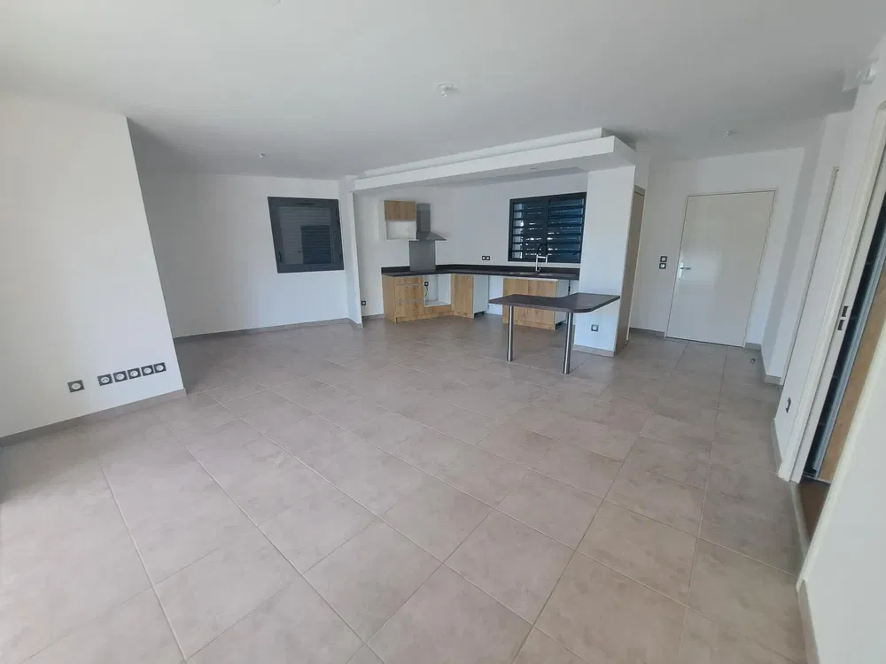 Küche; küchengeräte, holzboden, tageslicht, moderner stil