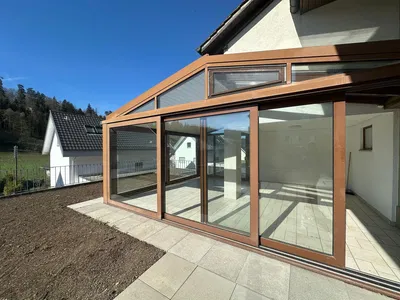 Küche; küchengeräte, holzboden, tageslicht, moderner stil