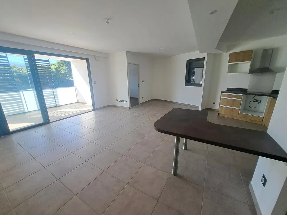 Wohnzimmer; holzboden, tageslicht, moderner stil