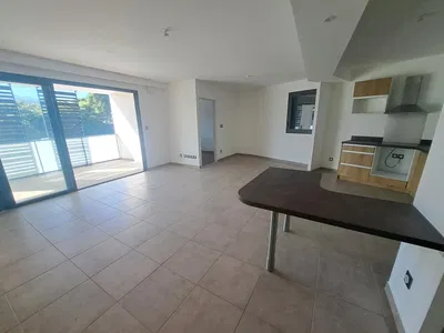 Wohnzimmer; holzboden, tageslicht, moderner stil