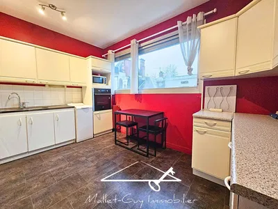 Cuisine; électroménager, parquet, lumière naturelle, style moderne