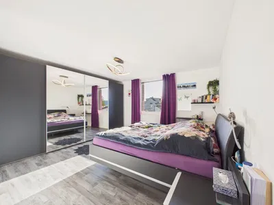 Cuisine; électroménager, parquet, lumière naturelle, style moderne