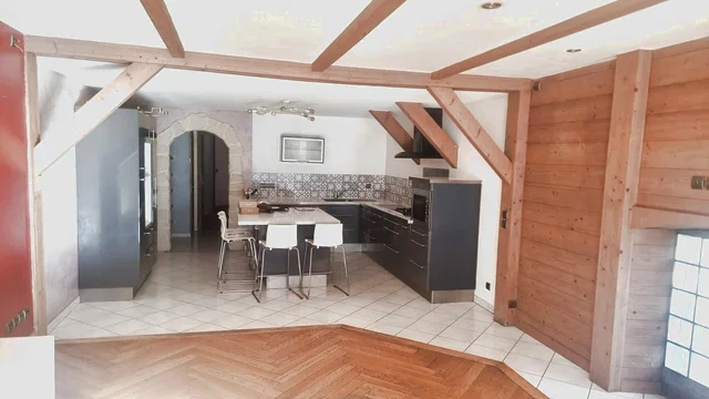 Küche; küchengeräte, holzboden, tageslicht, moderner stil