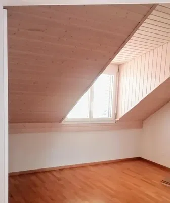 Küche; küchengeräte, holzboden, tageslicht, moderner stil