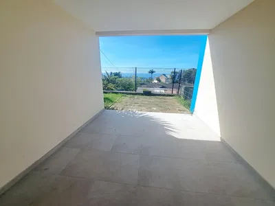 Küche; küchengeräte, holzboden, tageslicht, moderner stil