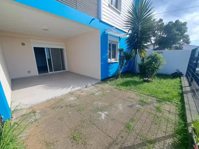 Küche; küchengeräte, holzboden, tageslicht, moderner stil