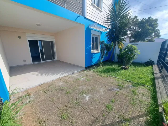 Küche; küchengeräte, holzboden, tageslicht, moderner stil