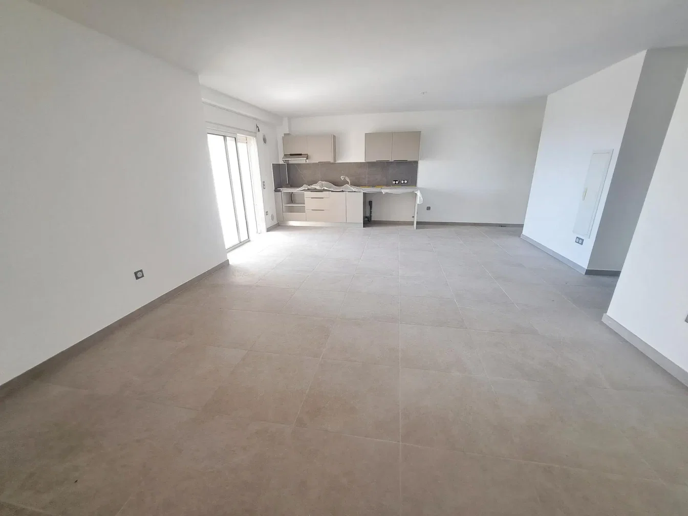 Küche; küchengeräte, holzboden, tageslicht, moderner stil