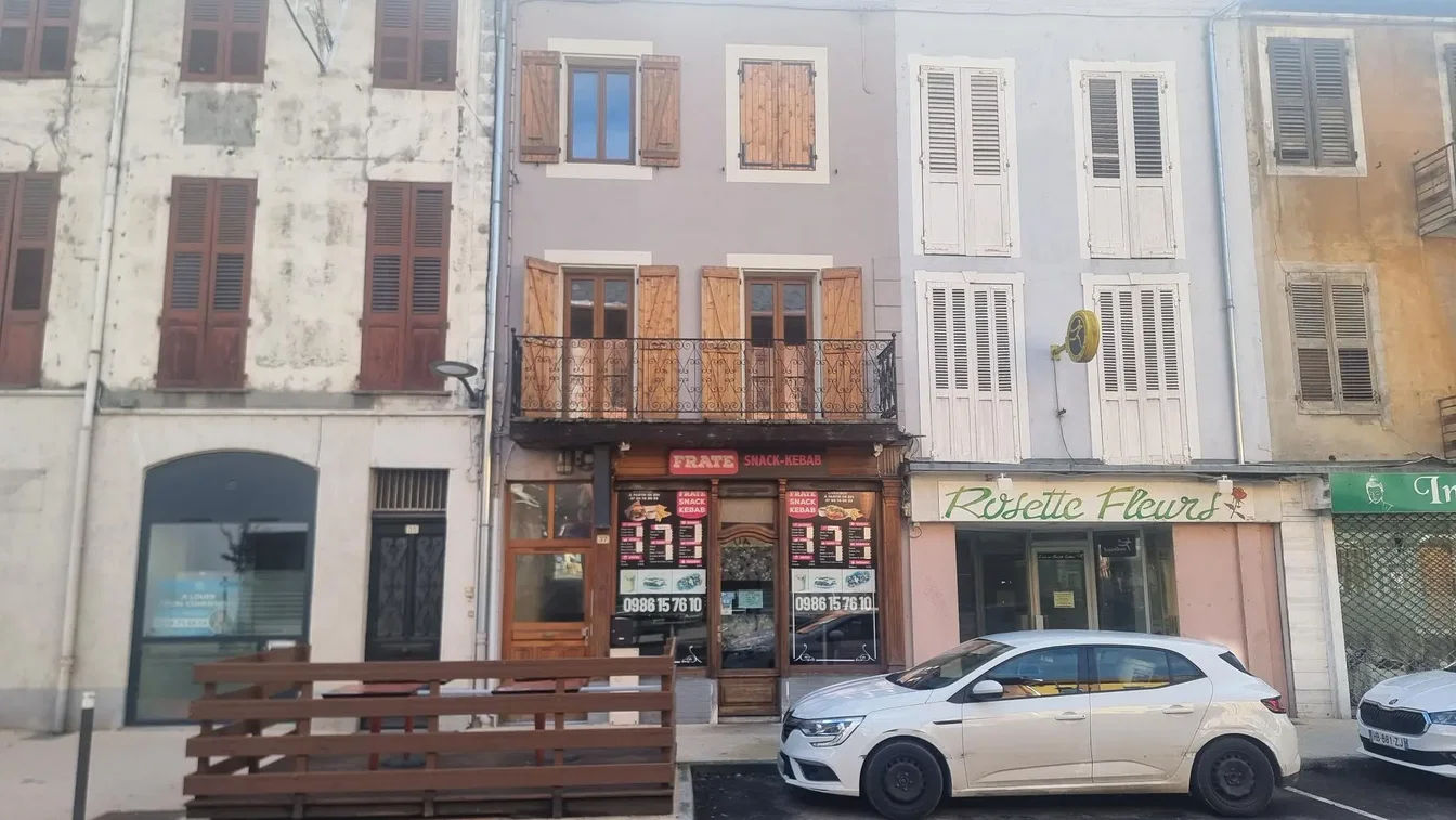 Cuisine; électroménager, parquet, lumière naturelle, style moderne