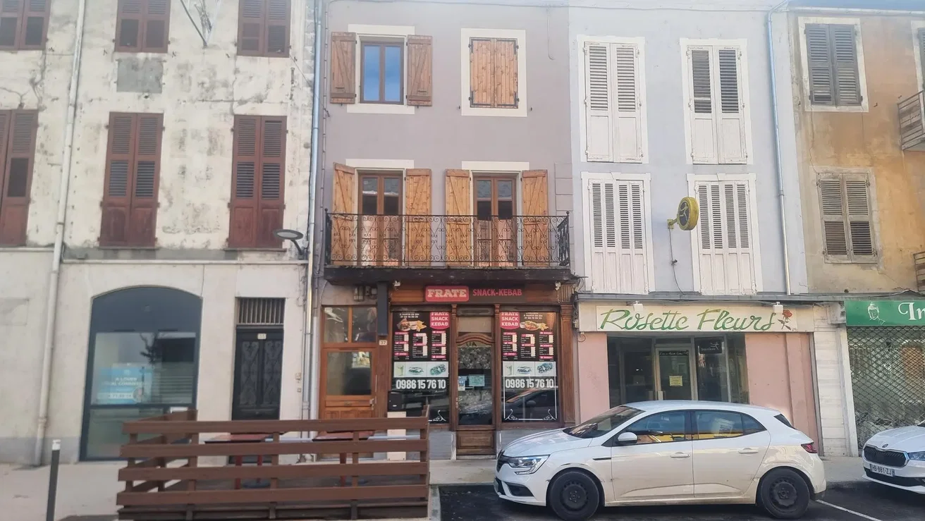 Cuisine; électroménager, parquet, lumière naturelle, style moderne