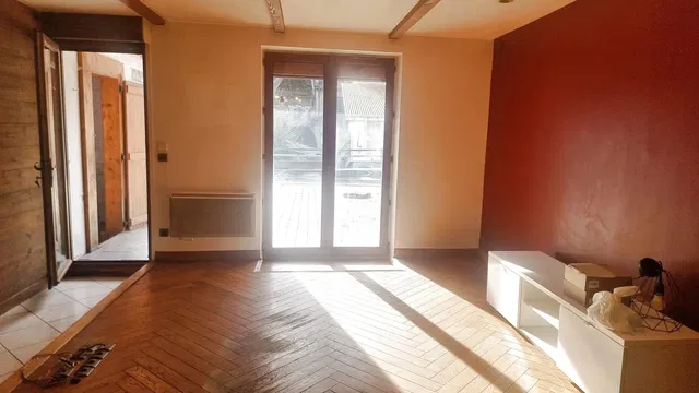 Küche; küchengeräte, holzboden, tageslicht, moderner stil