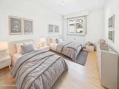 Küche; küchengeräte, holzboden, tageslicht, moderner stil