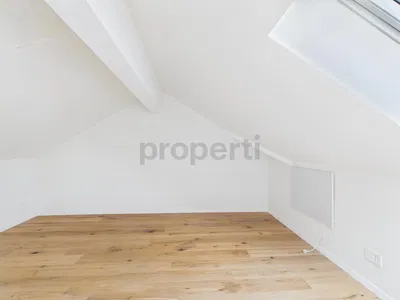 Küche; küchengeräte, holzboden, tageslicht, moderner stil