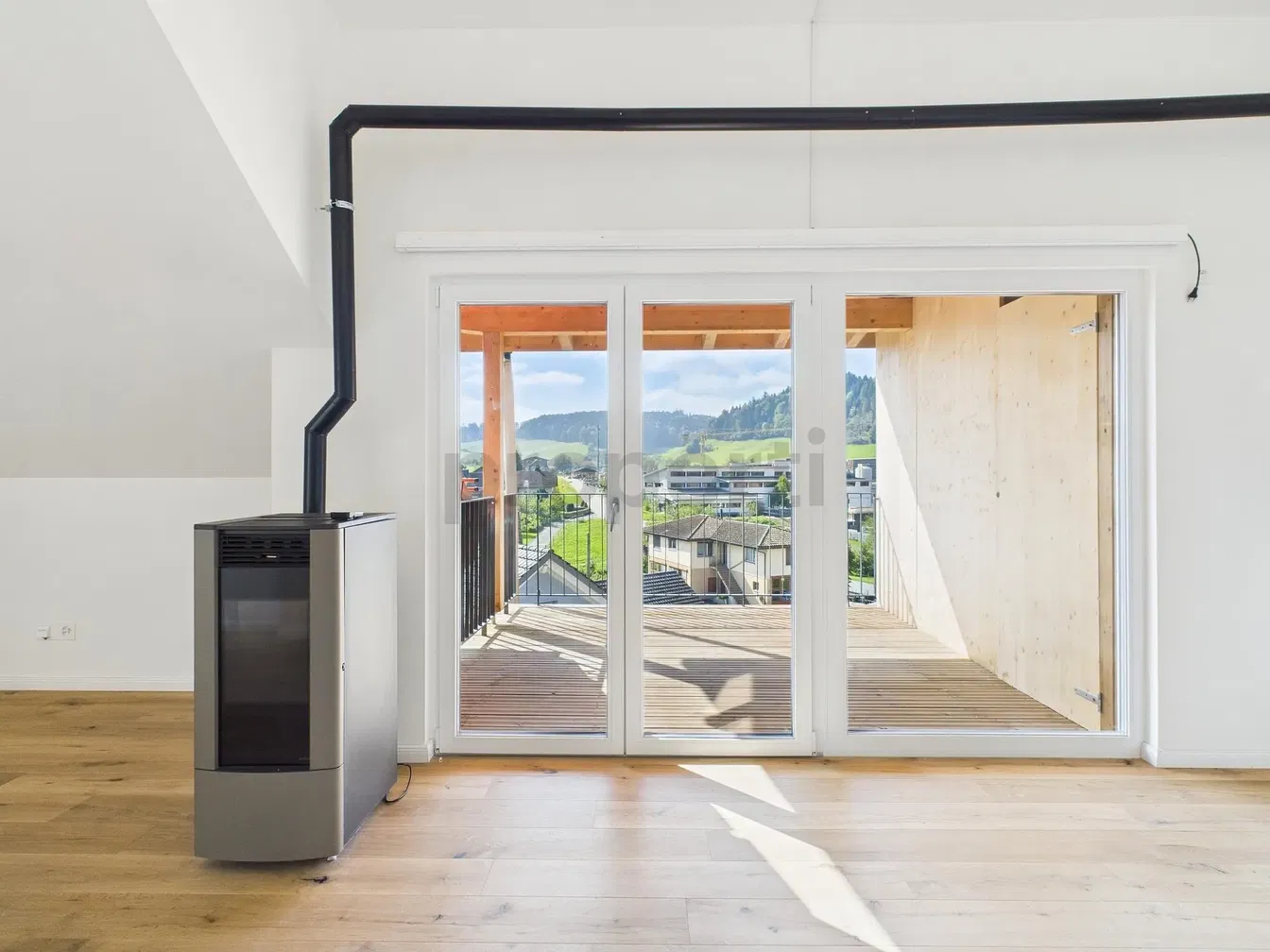 Küche; küchengeräte, holzboden, tageslicht, moderner stil