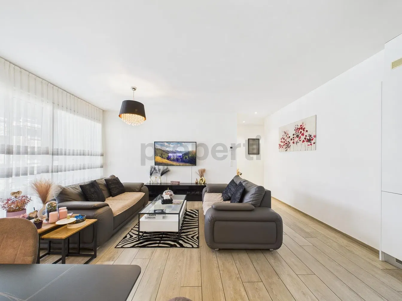 Küche; küchengeräte, holzboden, tageslicht, moderner stil