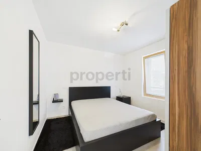 Küche; küchengeräte, holzboden, tageslicht, moderner stil