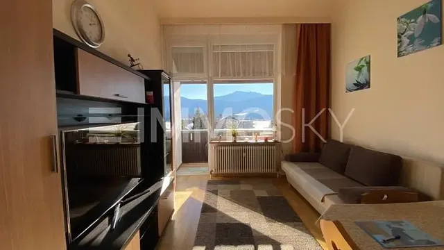 Küche; küchengeräte, holzboden, tageslicht, moderner stil