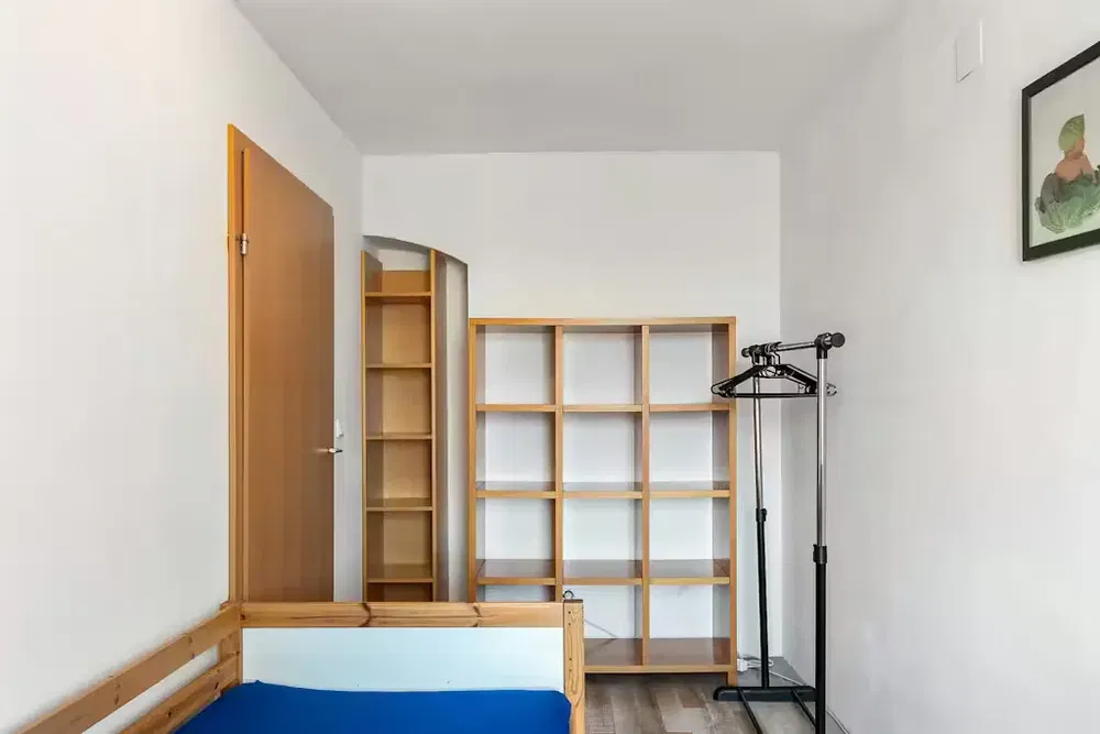 Küche; küchengeräte, holzboden, tageslicht, moderner stil