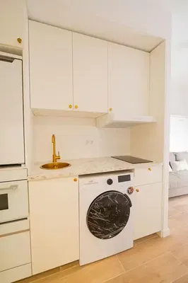 Wohnzimmer; holzboden, tageslicht, moderner stil