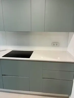 Cuisine; électroménager, parquet, lumière naturelle, style moderne