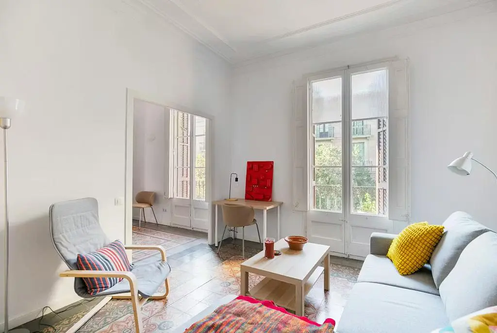 Cuisine; électroménager, parquet, lumière naturelle, style moderne