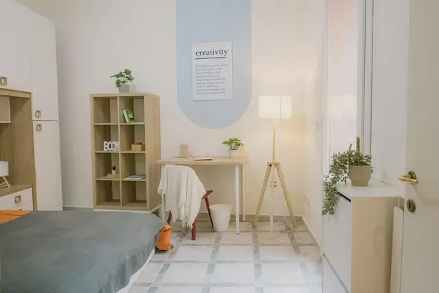 Salon; parquet, lumière naturelle, style moderne