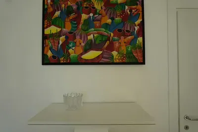 Küche; küchengeräte, holzboden, tageslicht, moderner stil