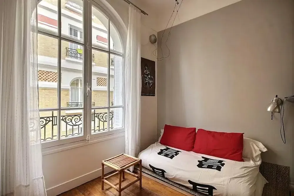 Cuisine; électroménager, parquet, lumière naturelle, style moderne