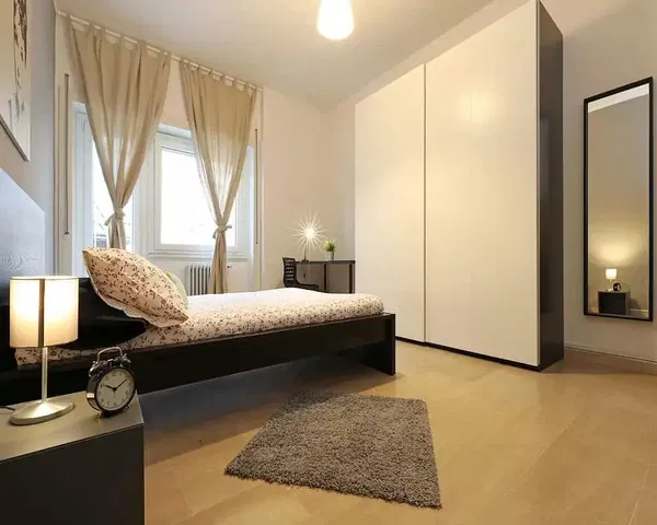 Cuisine; électroménager, parquet, lumière naturelle, style moderne