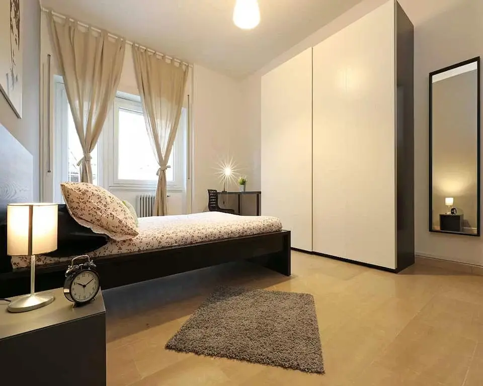 Cuisine; électroménager, parquet, lumière naturelle, style moderne