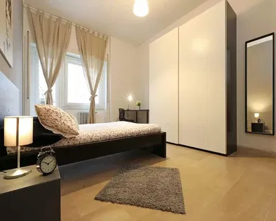 Cuisine; électroménager, parquet, lumière naturelle, style moderne