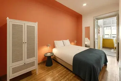 Cuisine; électroménager, parquet, lumière naturelle, style moderne