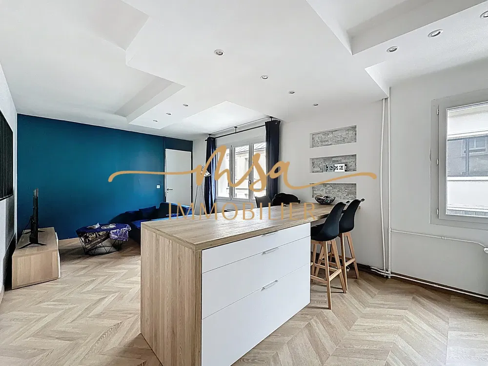 Küche; küchengeräte, holzboden, tageslicht, moderner stil