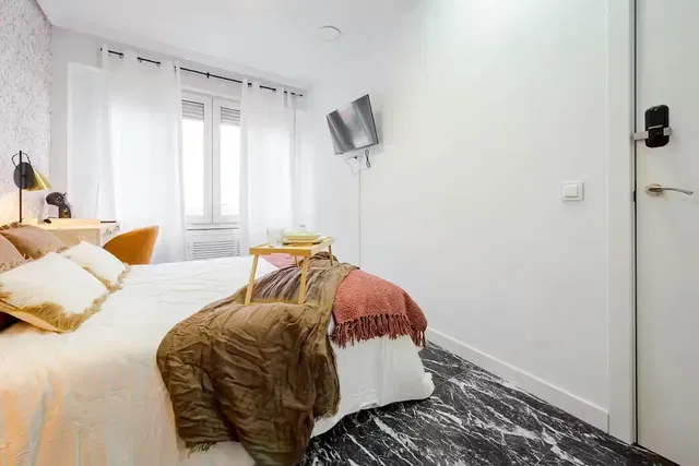 Küche; küchengeräte, holzboden, tageslicht, moderner stil