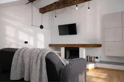 Küche; küchengeräte, holzboden, tageslicht, moderner stil