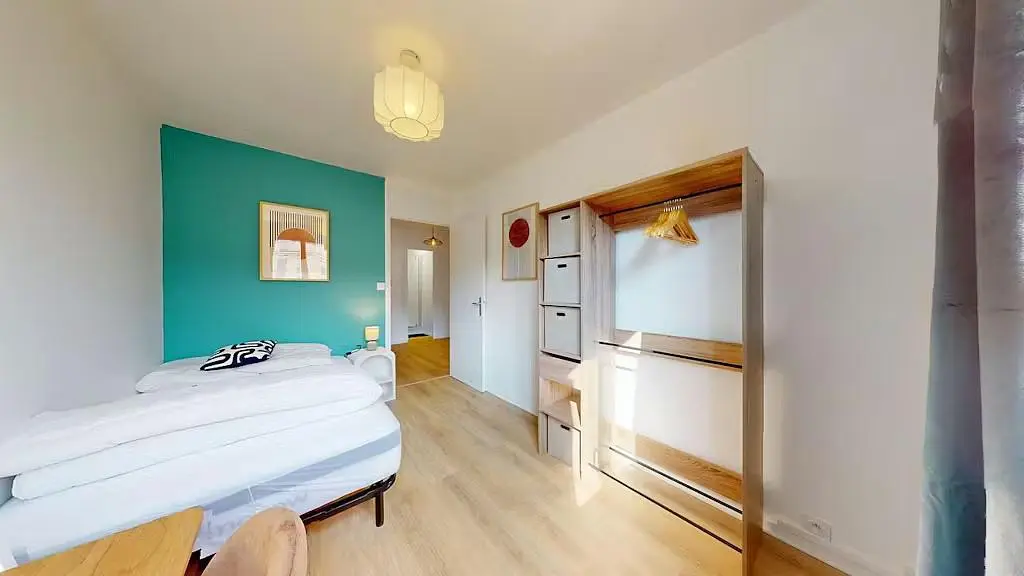 Cuisine; électroménager, parquet, lumière naturelle, style moderne