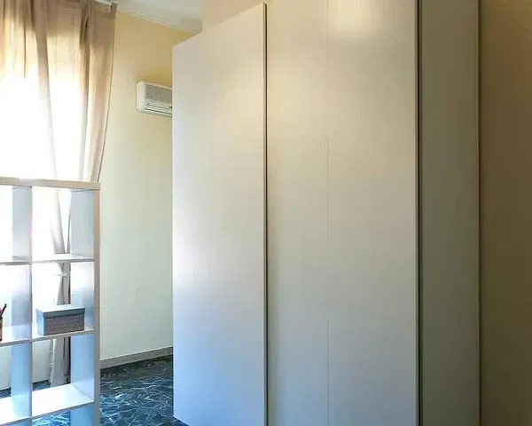 Woonkamer; houten vloer, natuurlijk licht, moderne stijl