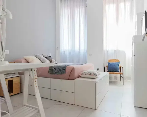 Küche; küchengeräte, holzboden, tageslicht, moderner stil