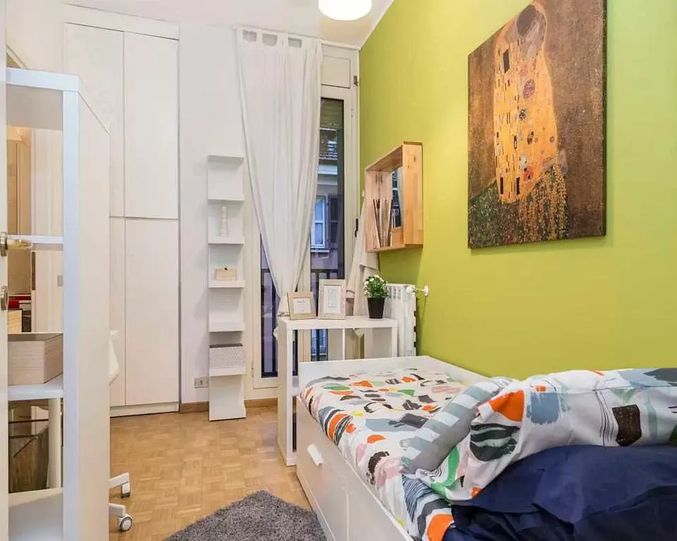 Cuisine; électroménager, parquet, lumière naturelle, style moderne