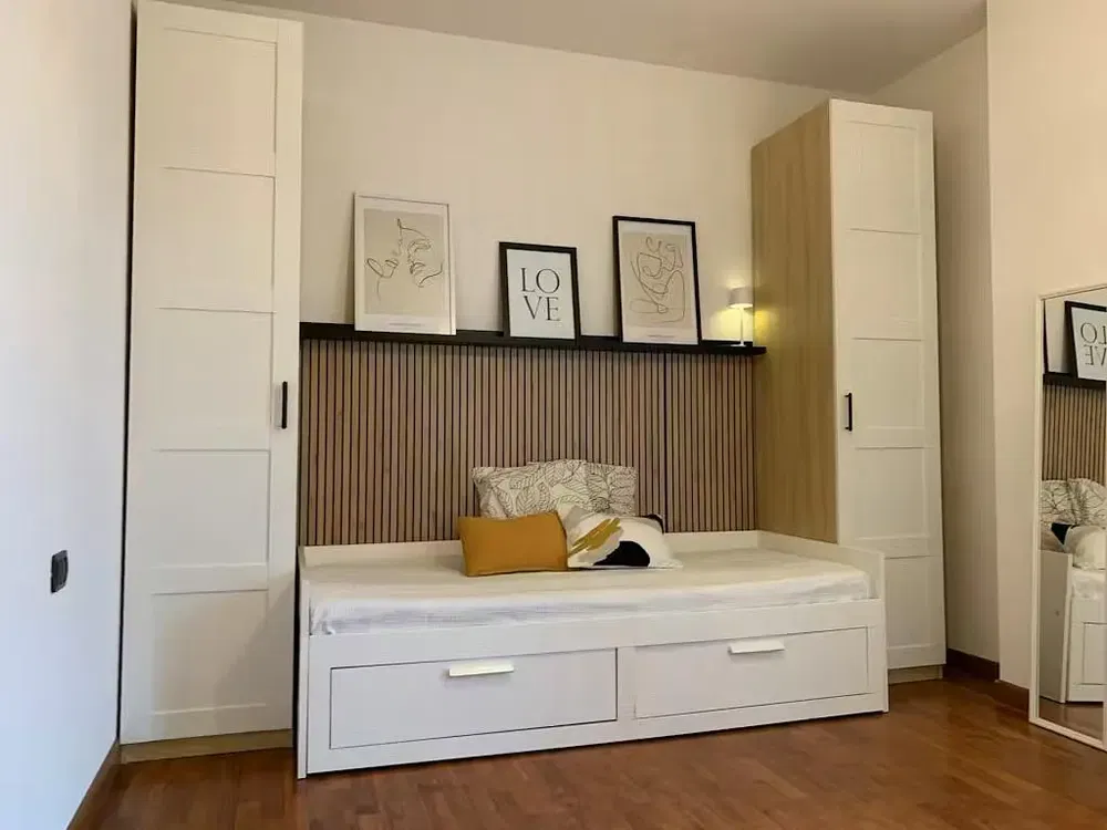 Küche; küchengeräte, holzboden, tageslicht, moderner stil