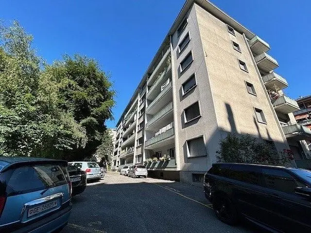 Küche; küchengeräte, holzboden, tageslicht, moderner stil