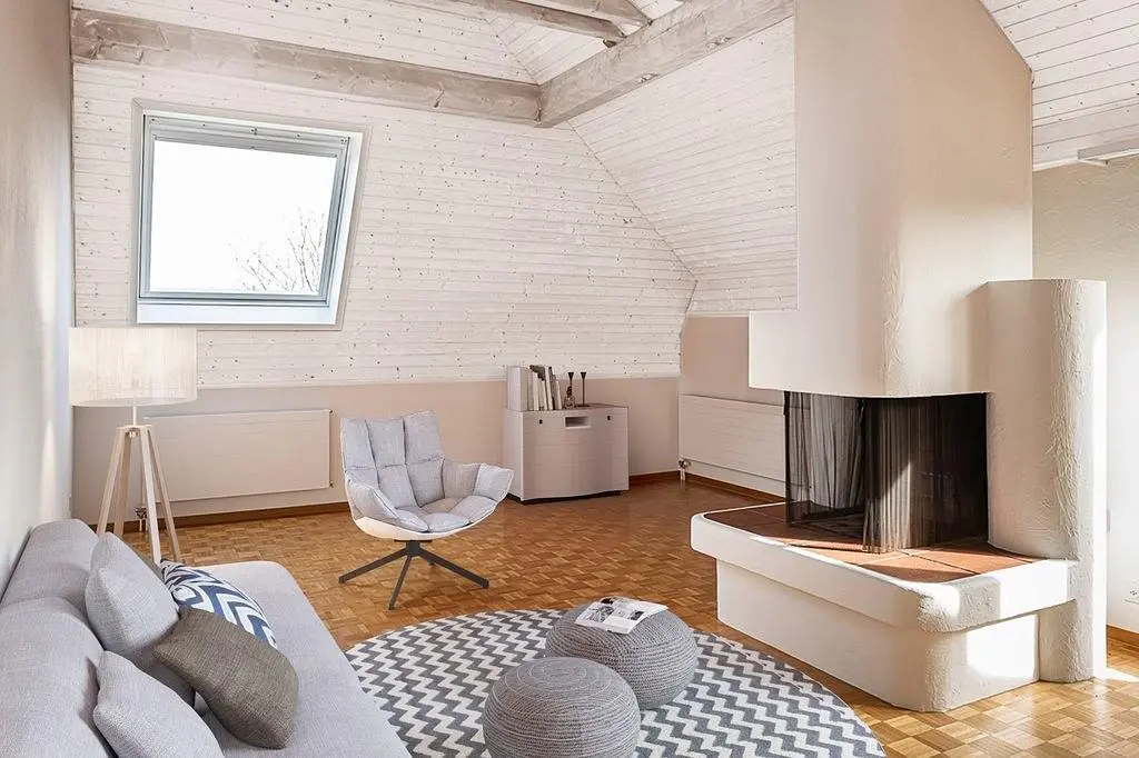 Küche; küchengeräte, holzboden, tageslicht, moderner stil