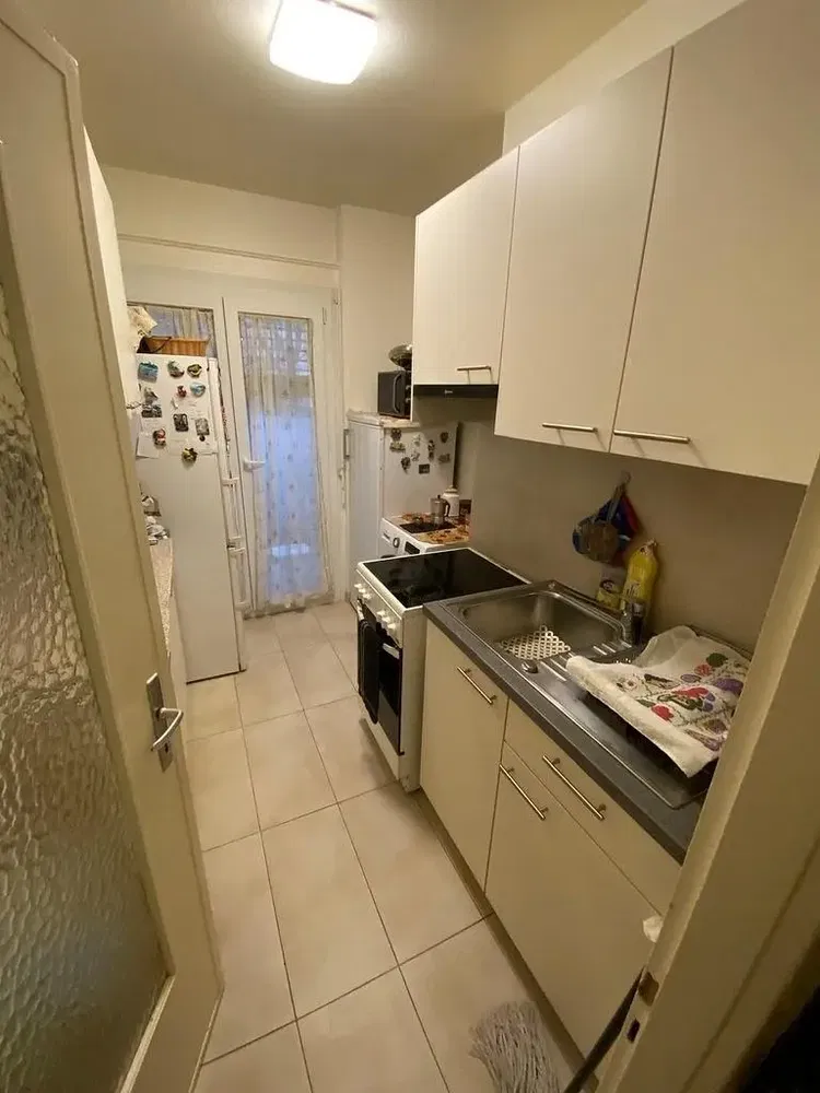 Küche; küchengeräte, holzboden, tageslicht, moderner stil